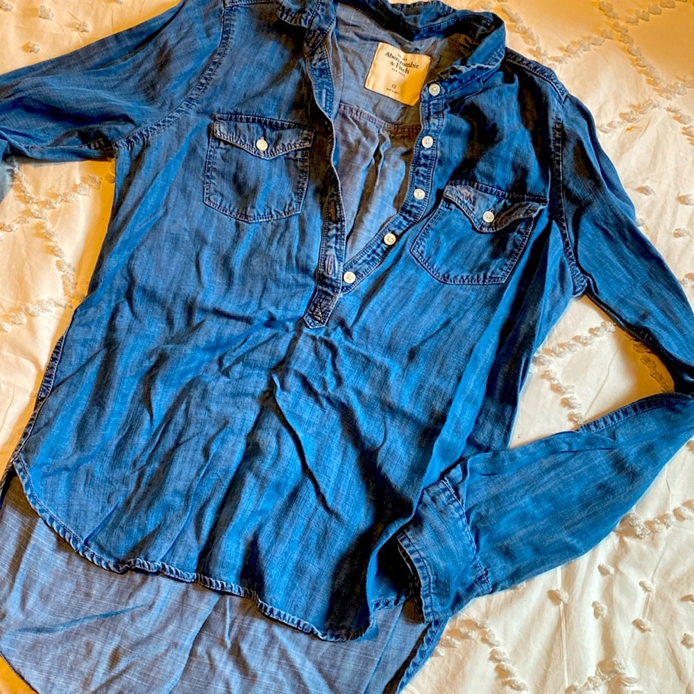 Abercrombie and fitch soft blue blouse size xsmall
